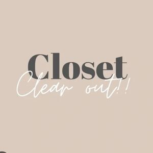 Chic Closet Clear Out Sign